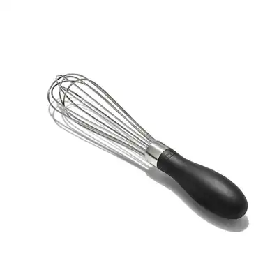 Mała trzepaczka z czarnym uchwytem Good Grips